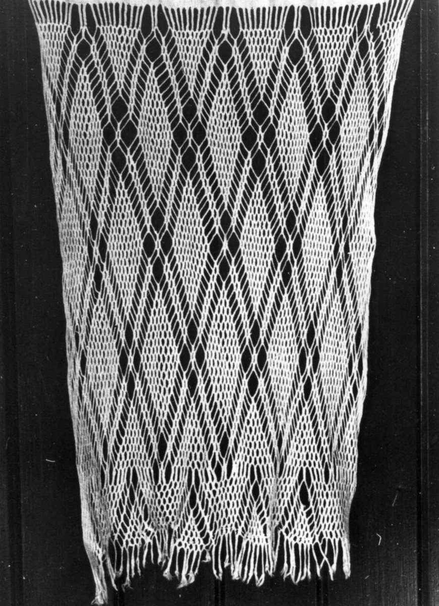 Anna Grostøl, Firfletting av lin. Bjelland, Marnardal, Vest-Agder 1940.