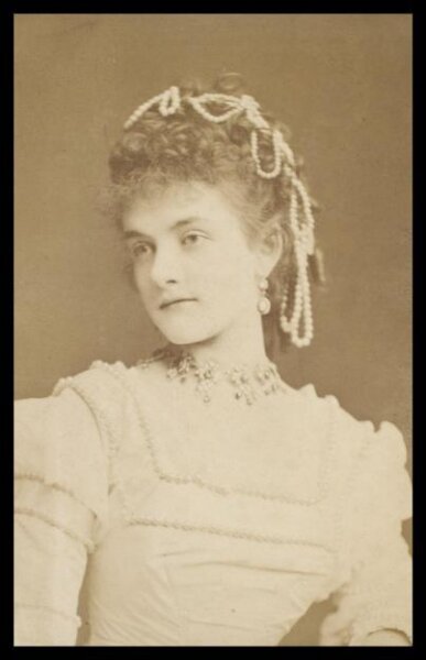 London Stereoscopic and Photographic Company, Guy Little Theatrical Photograph