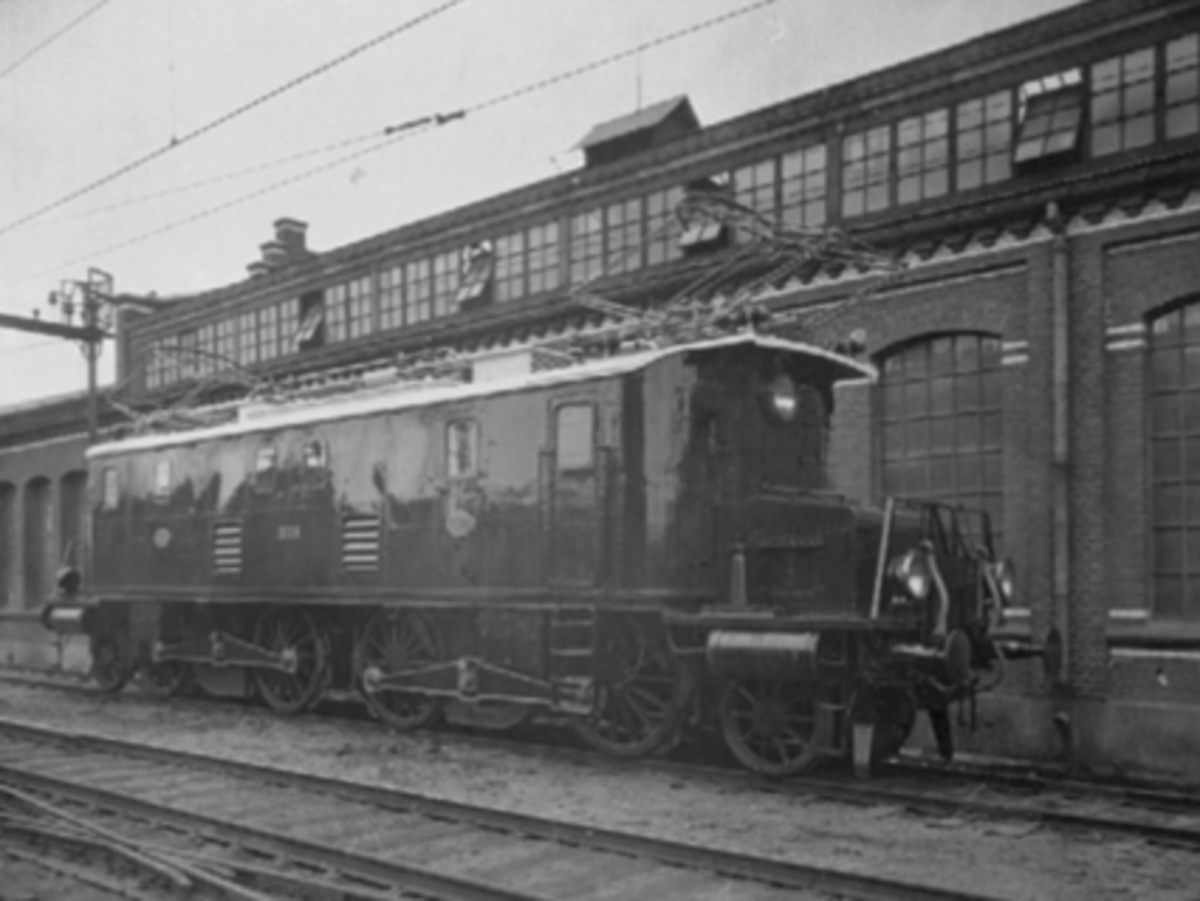 Anno Domkirkeodden, THUNE HAM-JERN, HURTIGTOGLOKOMOTIV, ELEKTRISK LOKOMOTIV, EL. LOK 2, NR 2024, BYGD PÅ HAMAR