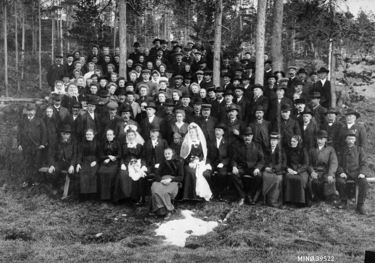 Iv. Olsen, Gruppebilde. Bryllup