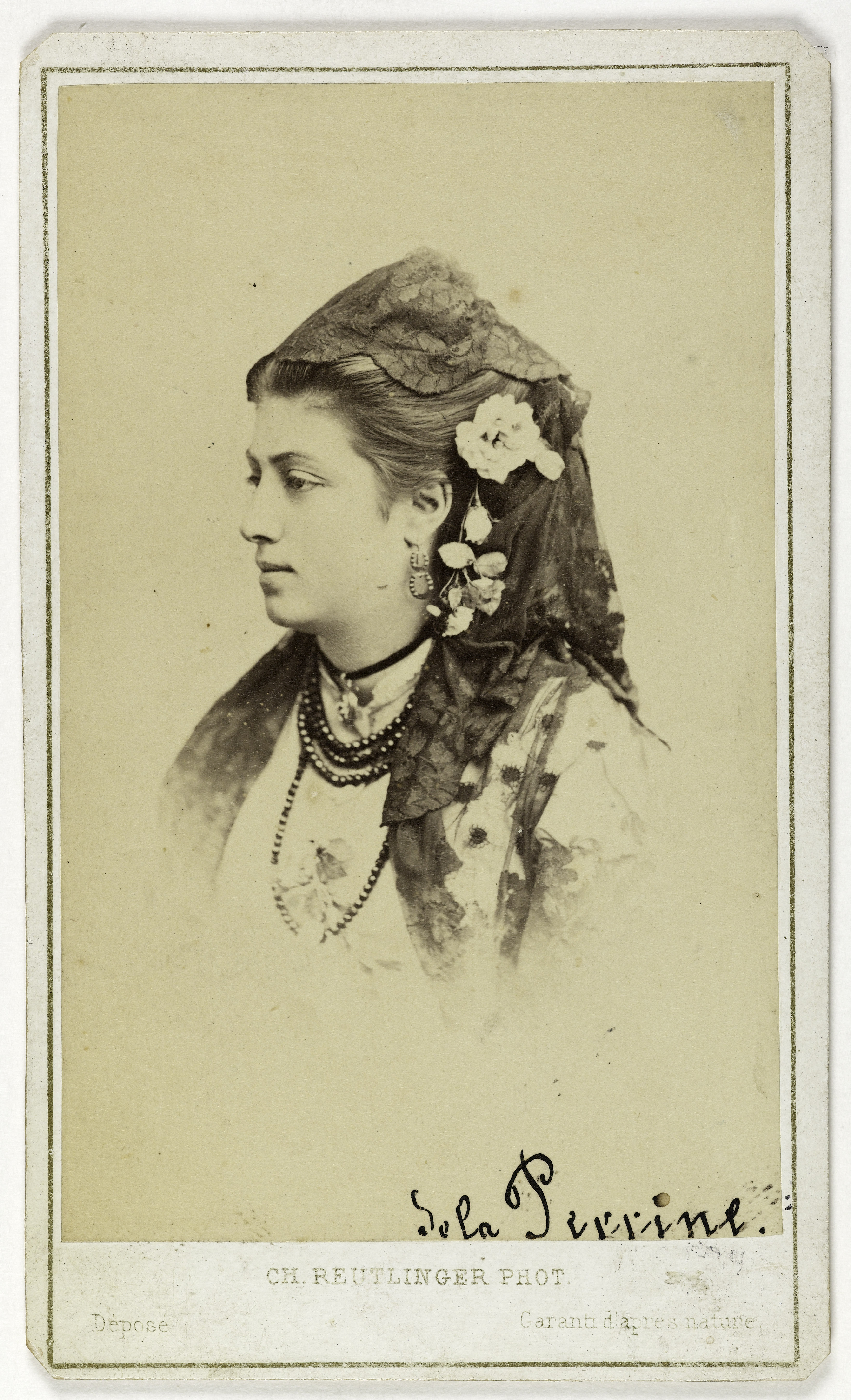 Charles Reutlinger, Portrait de La Perrine de, (marchande de journaux)