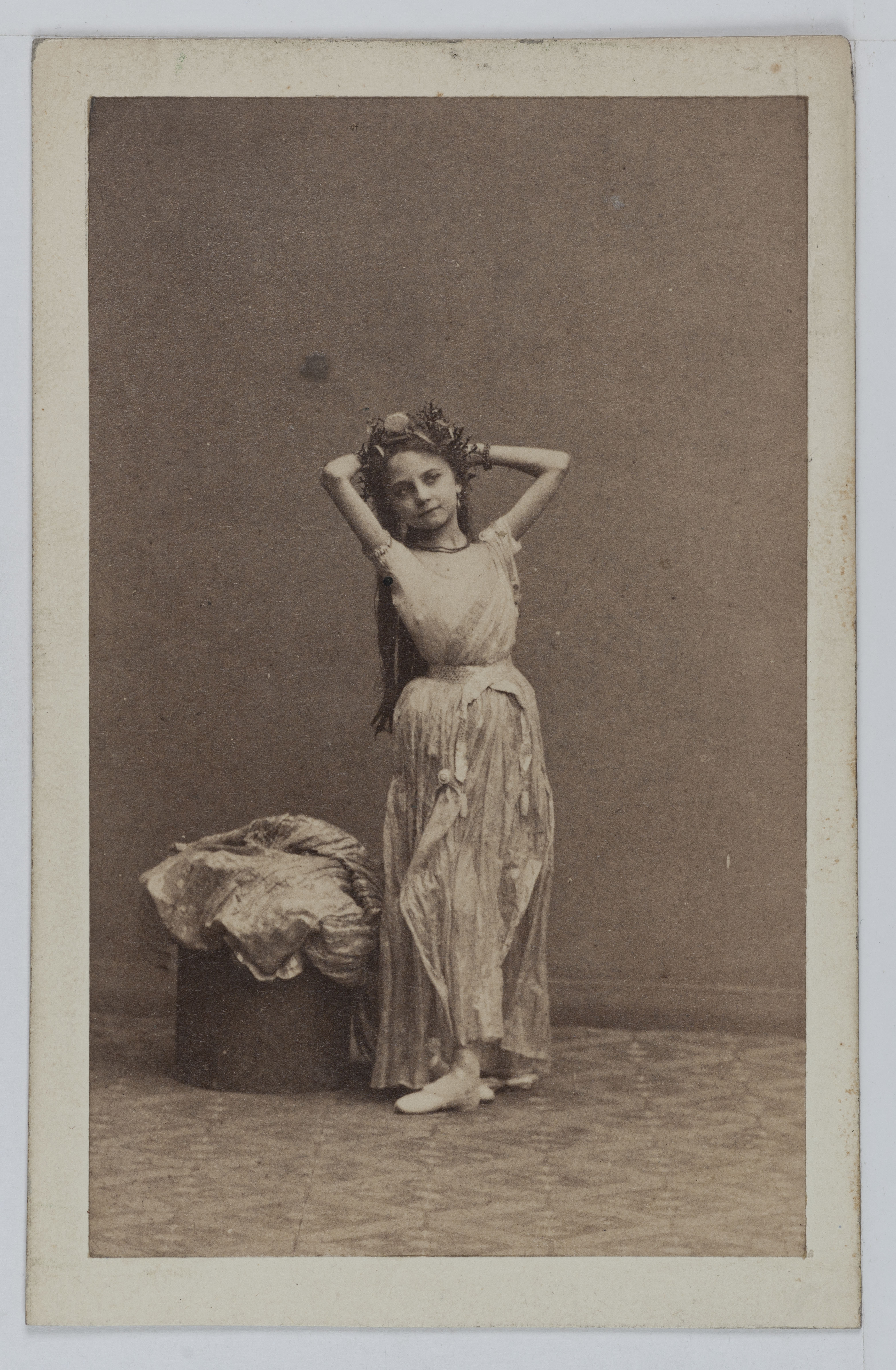 Disderi & Cie, Portrait de Mademoiselle Rebart, danseuse à l'Opéra en 1860.