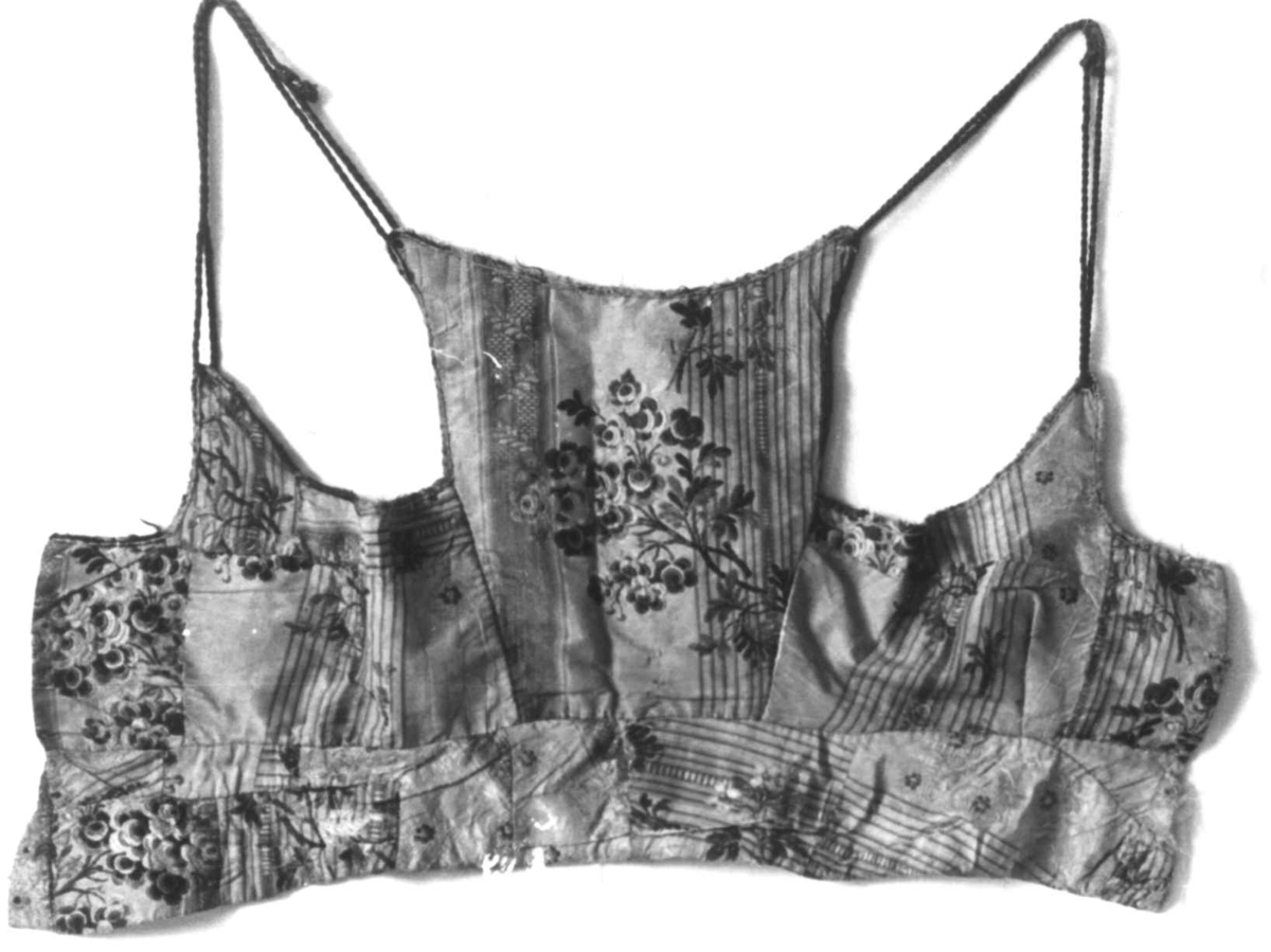 Anna Grostøl, Vest av silke fra Duvoldstrand. Lista, Farsund, Vest-Agder 1941.