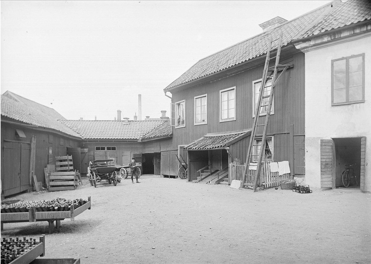 Alfred Dahlgren, Gårdsinteriör, Dragarbrunnsgatan 29, kvarteret S:t Per, Dragarbrunn, Uppsala 1901 - 1902