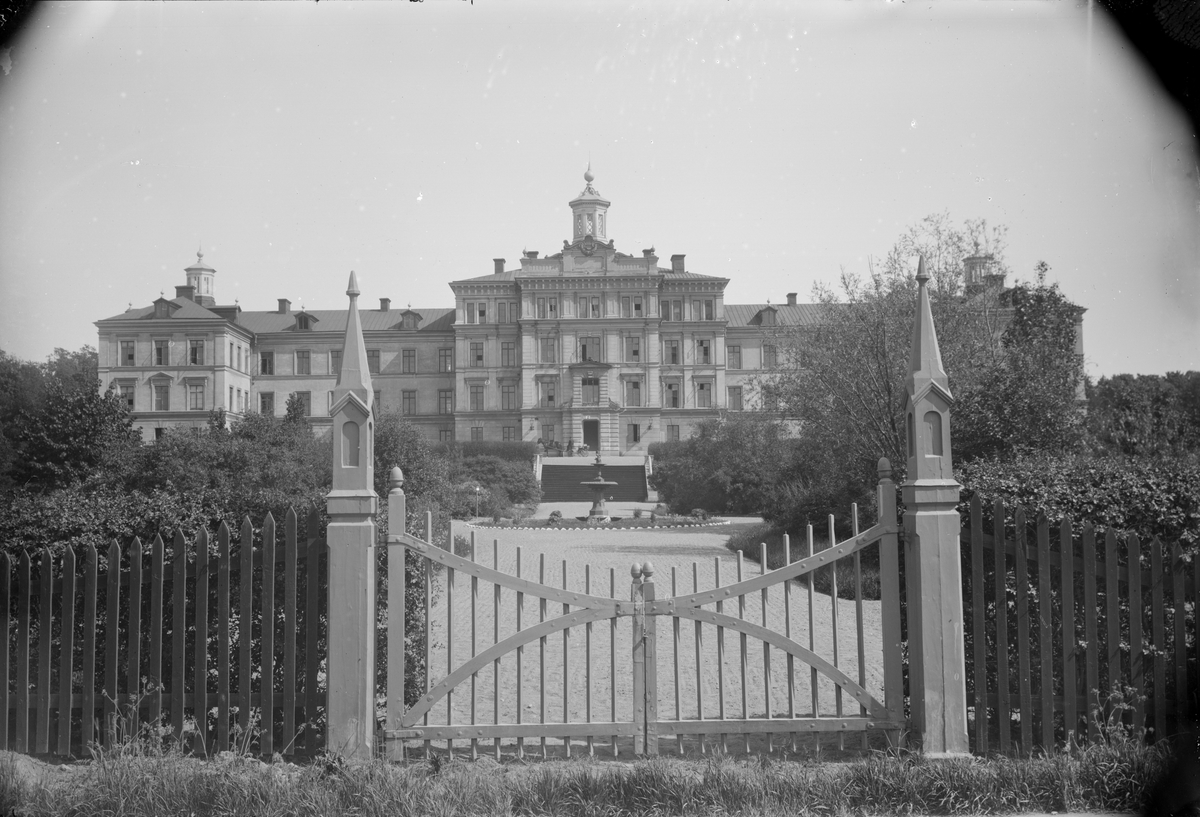 Henri Osti's Fotografiateliér, Academic Hospital from the East, Uppsala 1886
