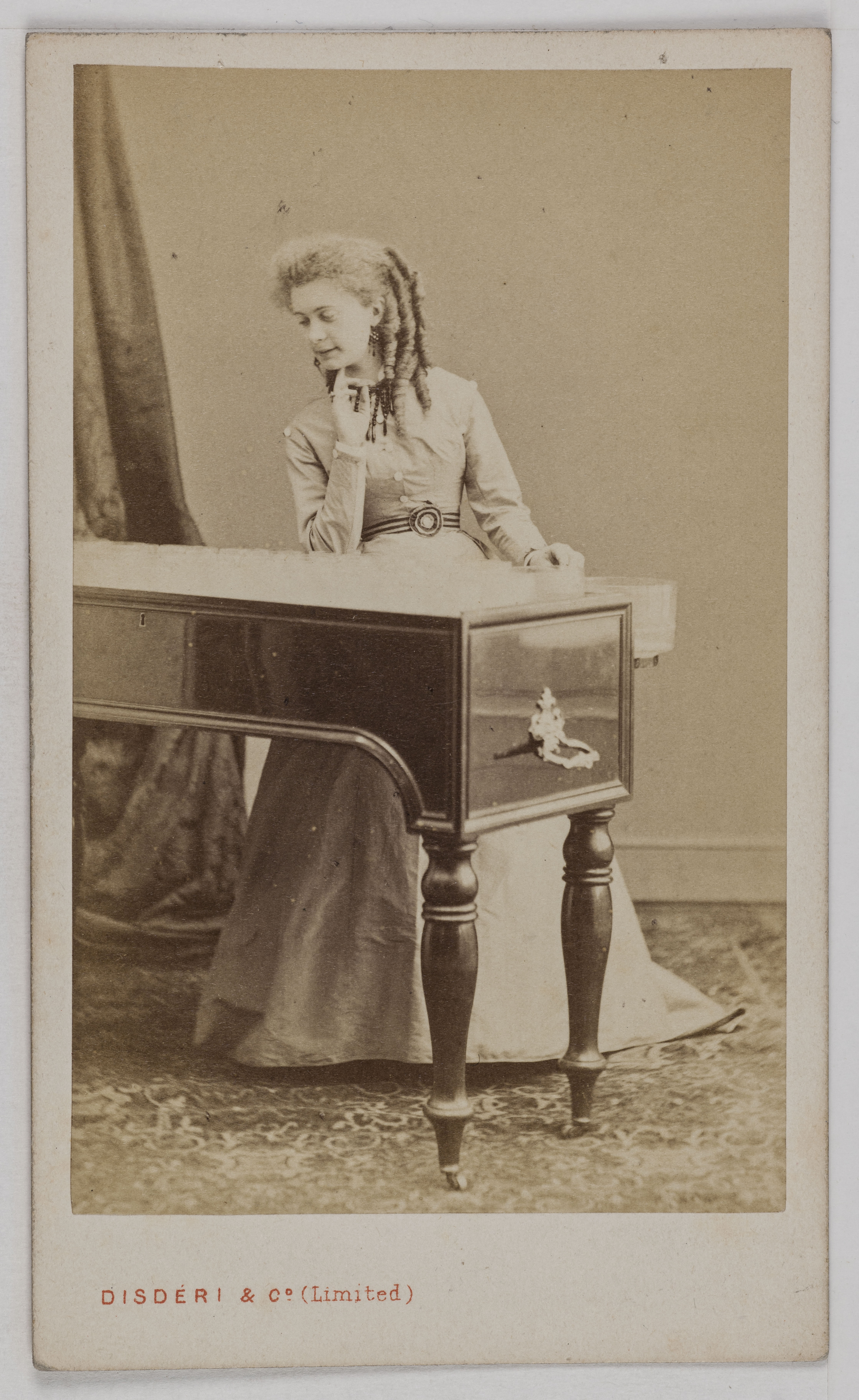 Disderi & Cie, Portrait d'Anna Voght (Vogt ou Vog ?), actrice.
