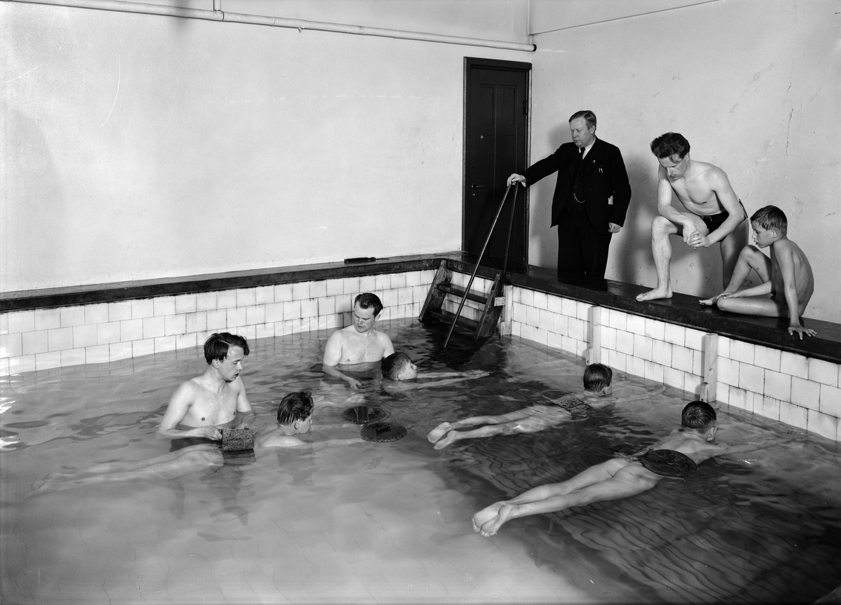 Paul Sandberg, Simundervisning, sannolikt i Centralbadet, Uppsala 1939
