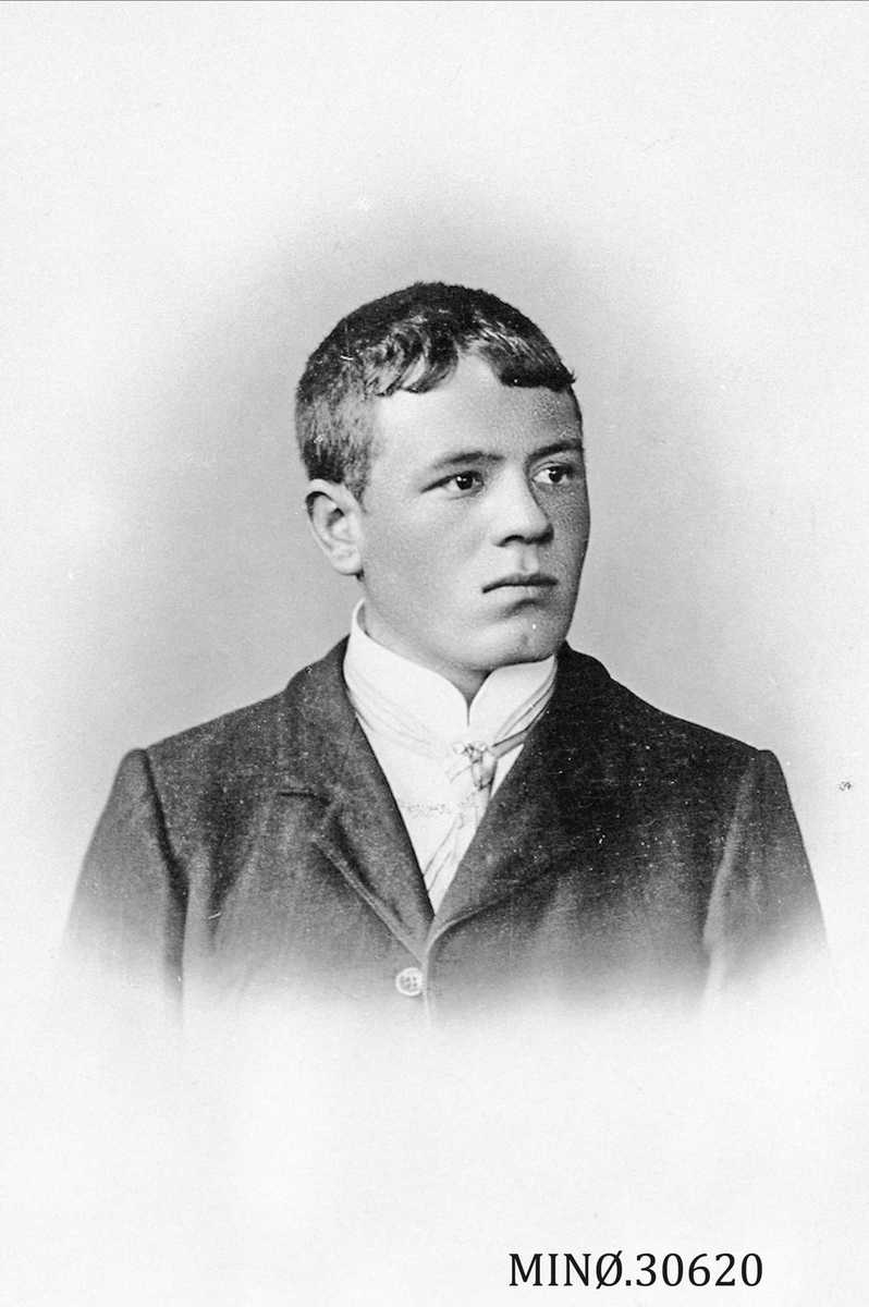 Oscar Holte, Portrett av ung mann - Andreas Larshus