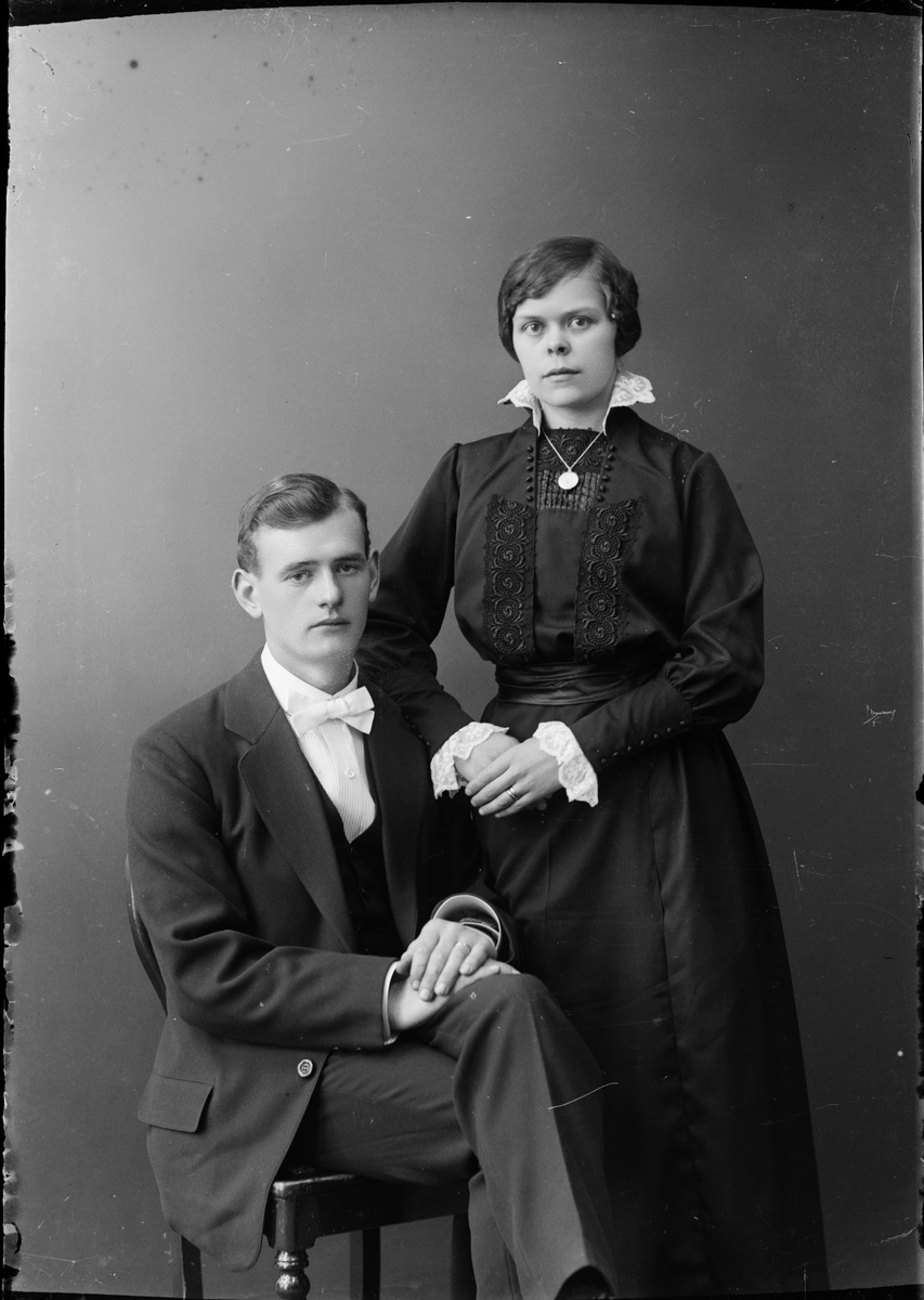 Skötsner-Edhlund, Ateljé Portrait - Man and Woman, Östhammar, Uppland