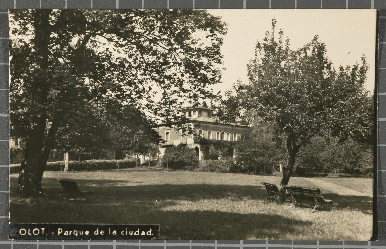 Desconegut, Olot. - Parque de la ciudad.