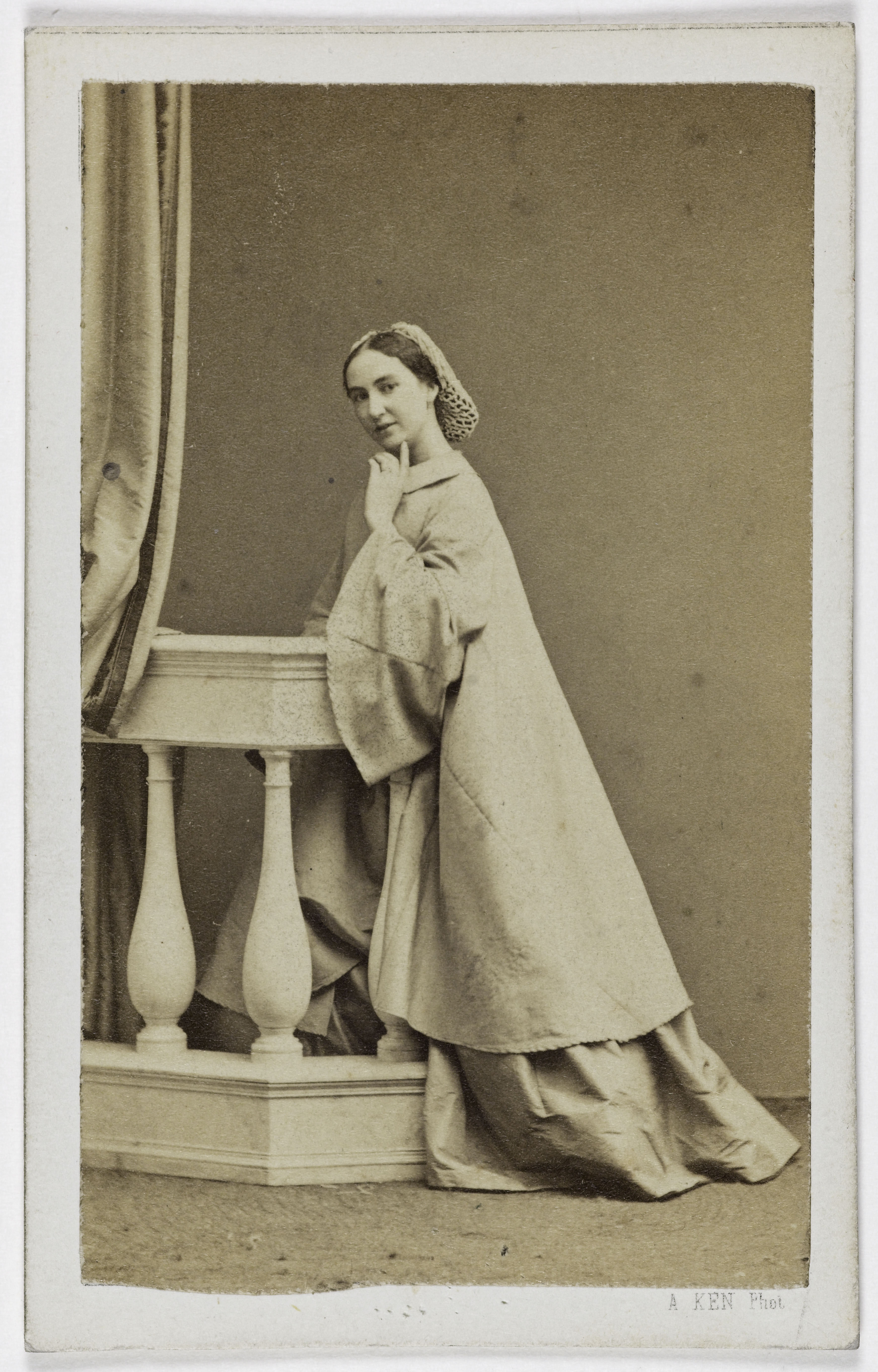 Alexandre Ken, Portrait de Mme Dubois (actrice)