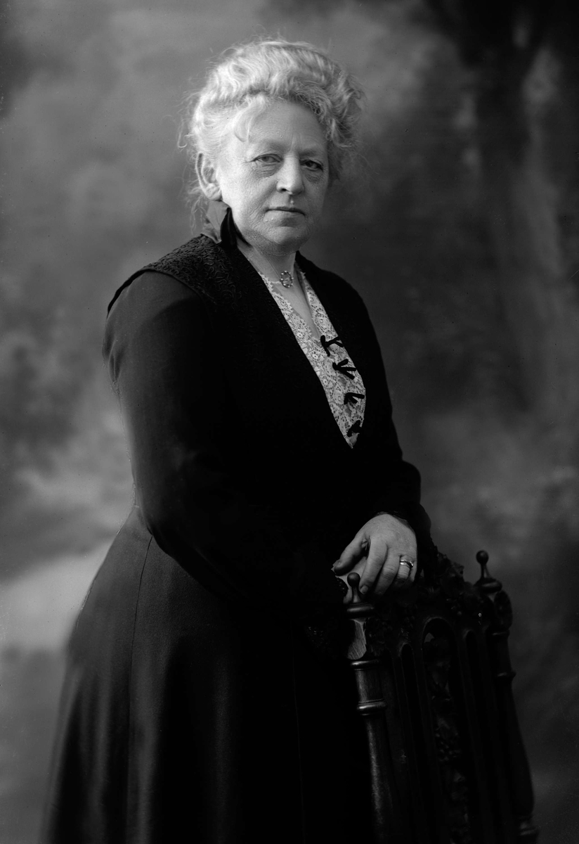Gustav Borgen, Portrett, Sophie Lundh f. Warmuth (1848-1931), gift 1867 med S. H. Lundh, som egentlig het Sverrer Hakon.