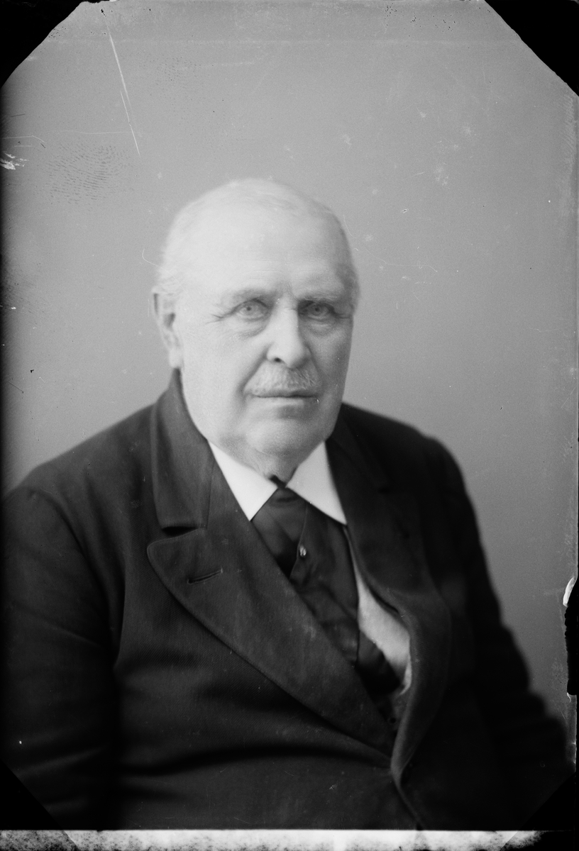 Skötsner-Edhlund, Ateljéporträtt - man, Östhammar, Uppland