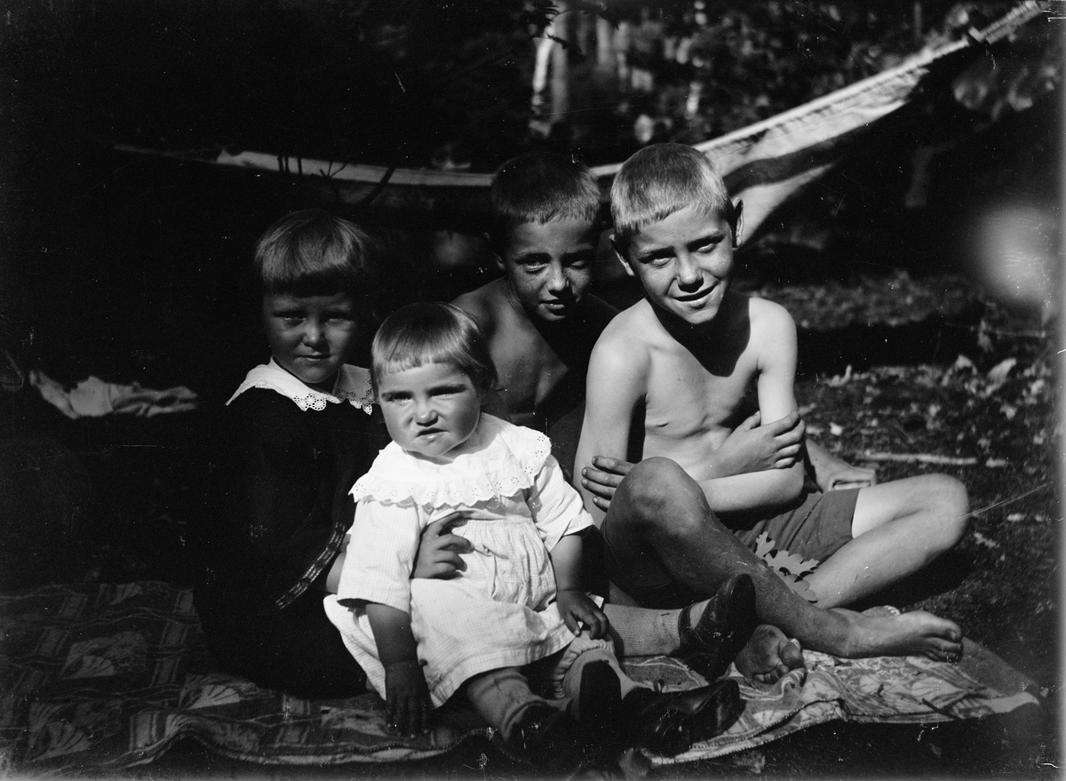 St Joseph, Inga-Britt, Ella, Rolf and Karl ärnström, Vejbystrand, Barkåkra parish, Skåne