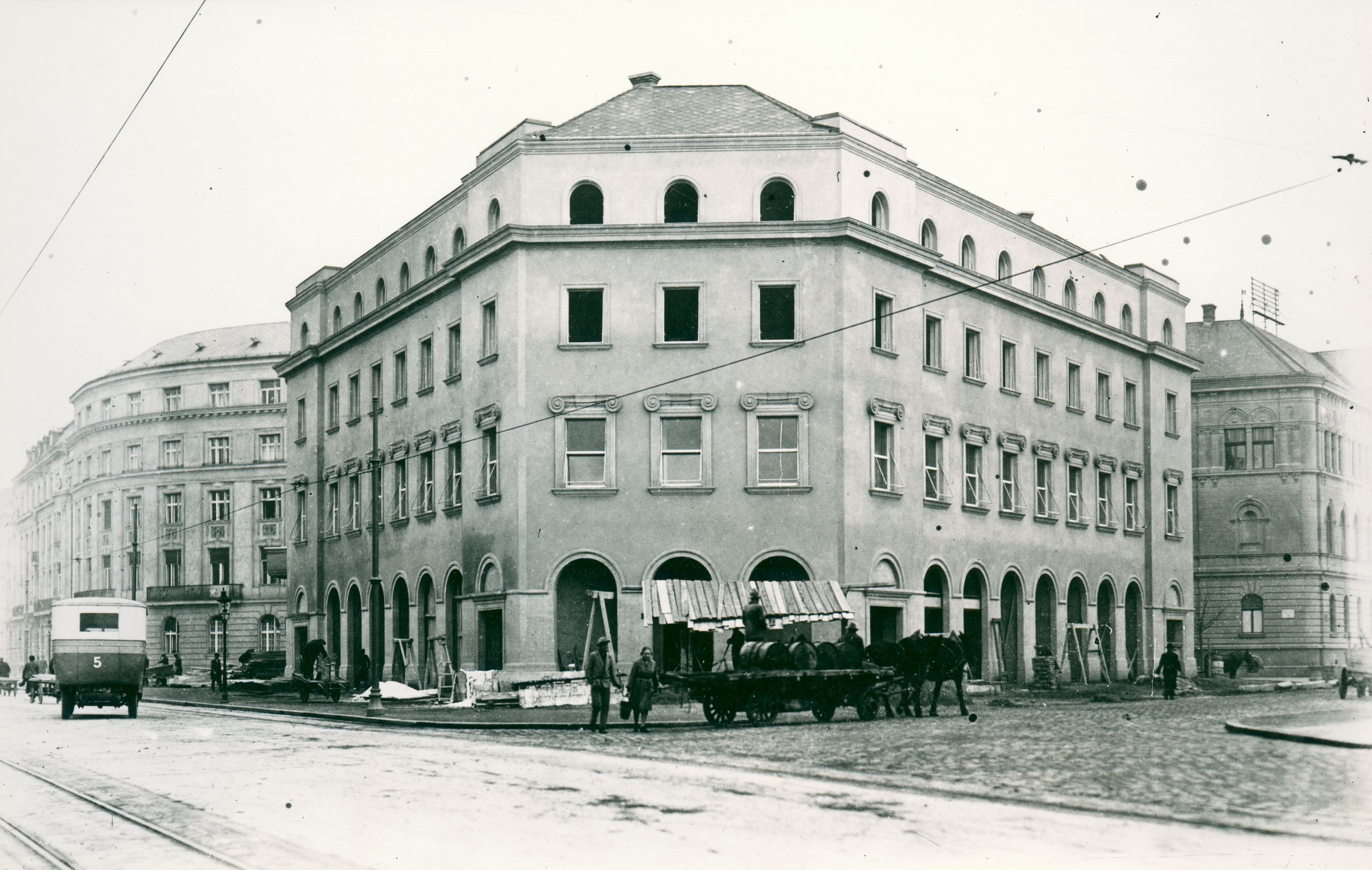 Vladimir Horvat, Zagreb - Rooseveltov trg - Novinarski dom i Šumarski fakultet