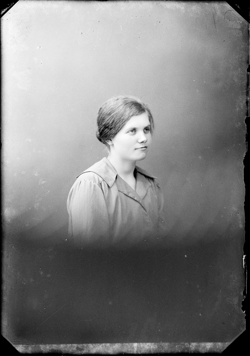 Skötsner-Edhlund, Karin Eriksson från Kelinge, Valö socken, Uppland 1923