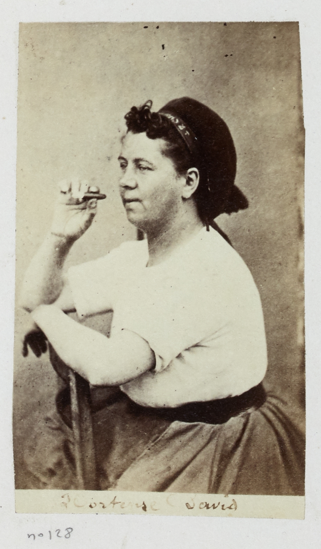 Ernest Charles Appert, Portrait d'Aurore Hortense David (née Machu), brossière et cantinière, pris à la prison des Chantiers à Versailles. Membre de la Commune de Paris en 1871.