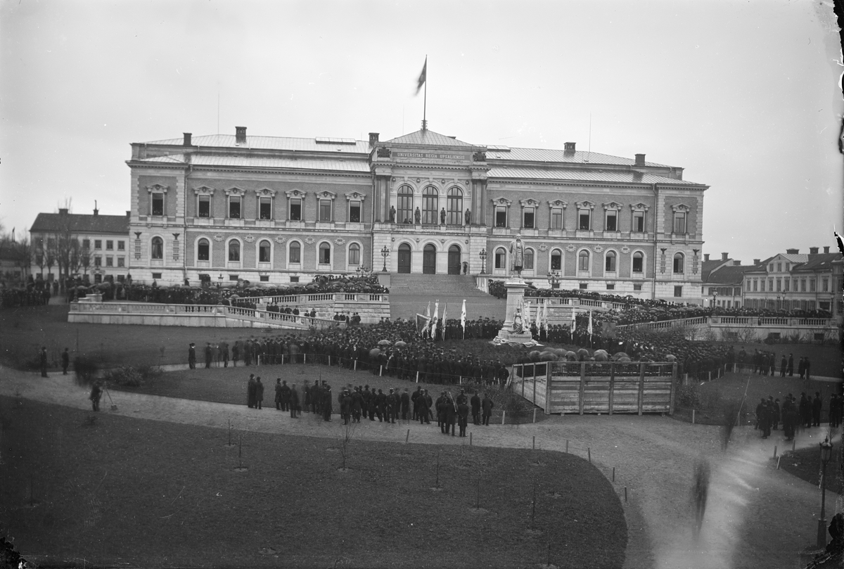 Henri Osti's Fotografiateliér, Geijerstatyns invigning, Universitetsparken, Uppsala 1889