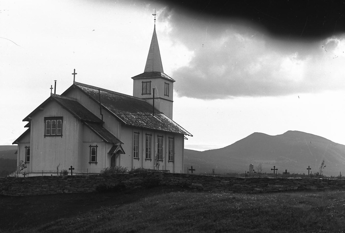 Per K. Lien, Kirke i nakent landskap, Folldal