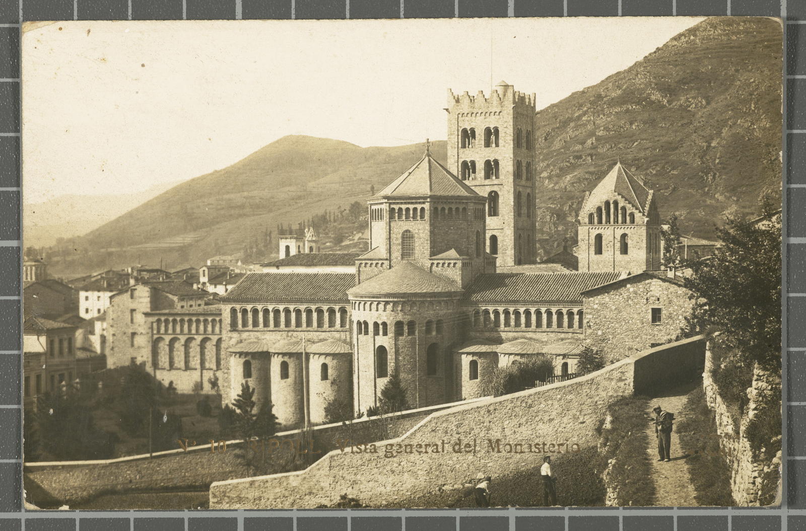 Amadeu Mauri Aulet, No. 10. Ripoll. General view of Monasterio.