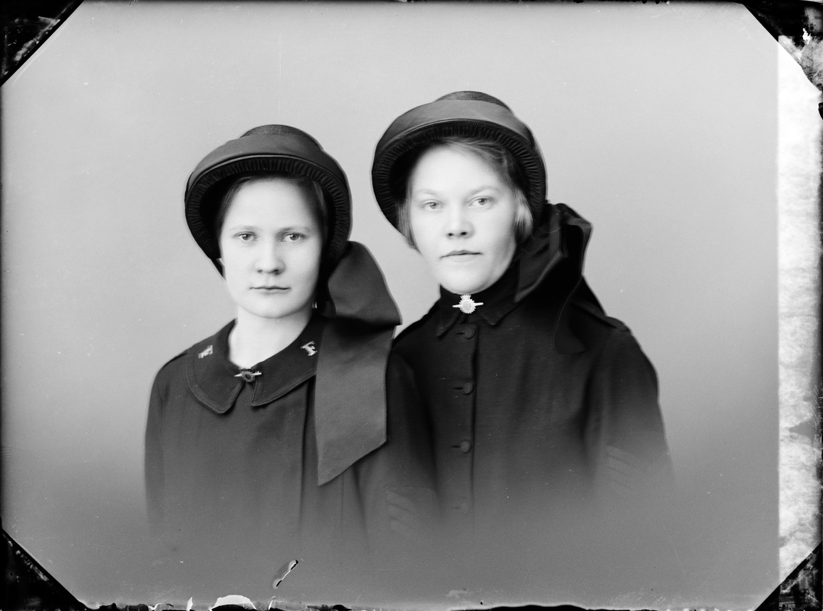 Skötsner-Edhlund, Frälsningssoldaterna Walborg Kullander och Agda Grundström, Östhammar, Uppland 1927