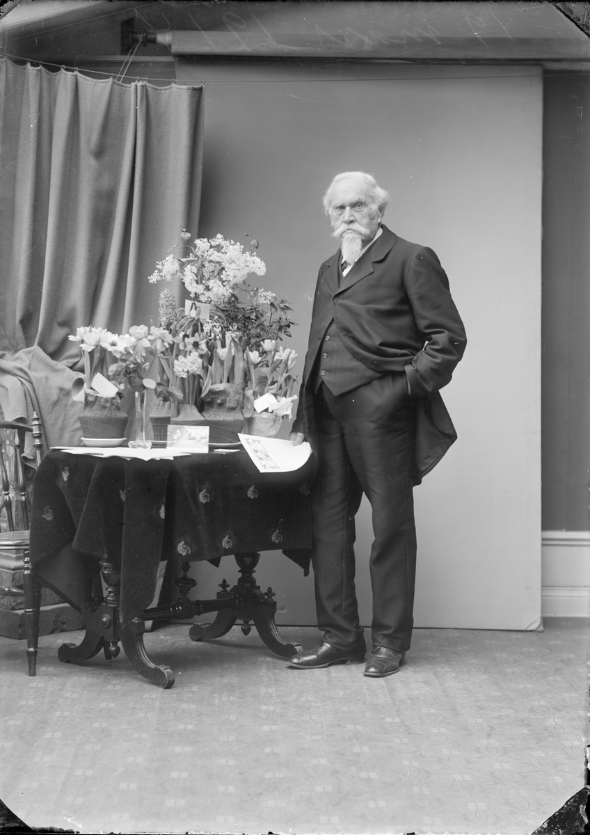 Henri Osti's Fotografiateliér, Ateljéporträtt - fotografen Henri Osti, Uppsala