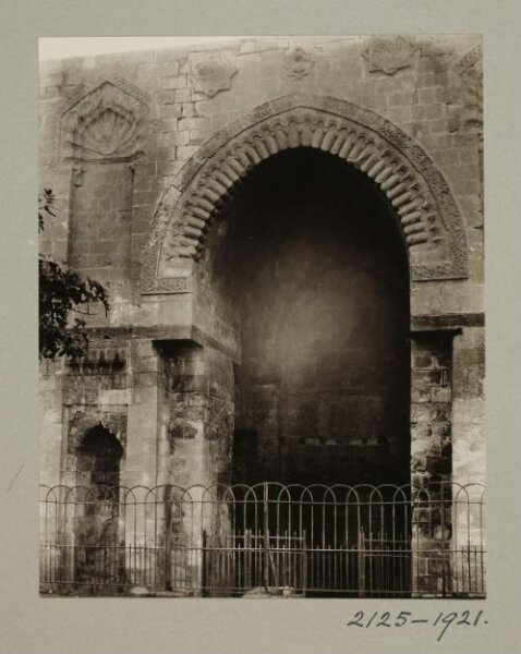 K.A.C. Creswell, Northwest entrance of the mosque of Mamluk Sultan al-Zahir Baybars, Cairo
