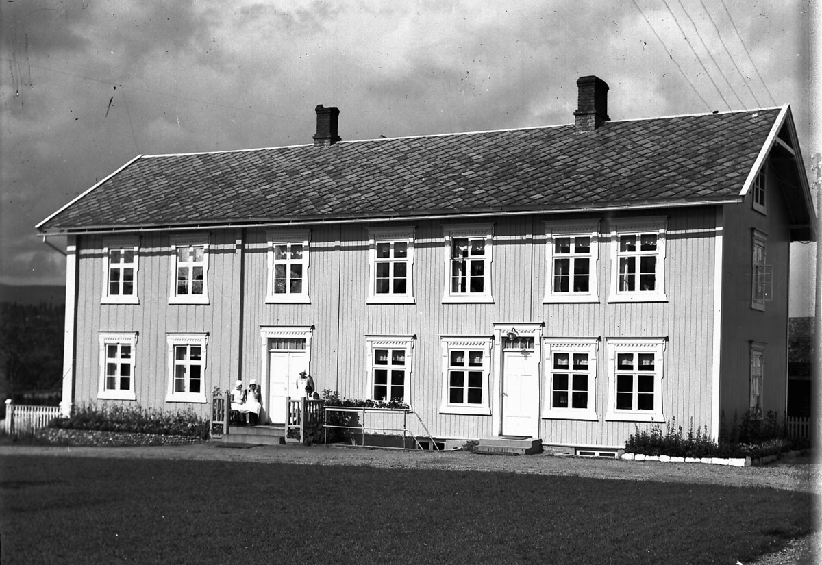 Per K. Lien, Husmorskolens lokaler på Storsteigen.