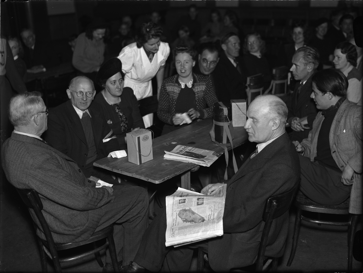 Paul Sandberg, "Luftskyddsövningen utomordentligt realistisk" - "härbärge för utbombade" på KFUM-borgen, Uppsala december 1942