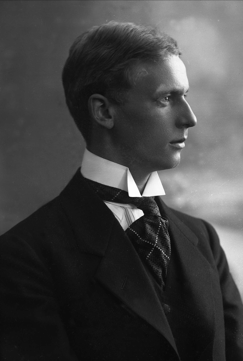 Gustav Borgen, Portrett, Leif Sørsdal.