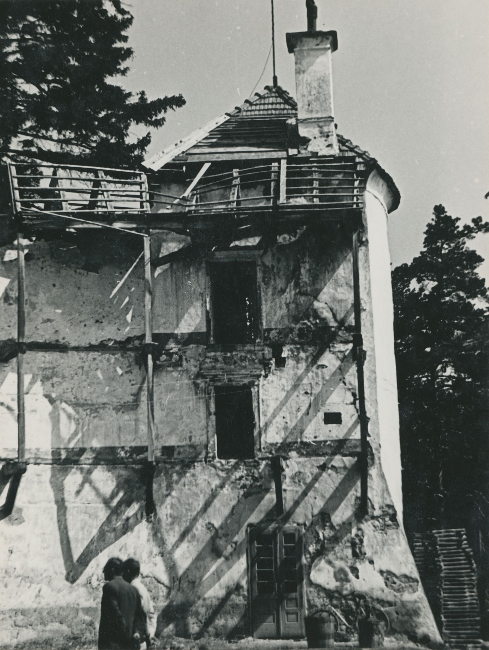 neutvrđen autor, Ivanec - Stari grad, okrugla kula, oštećen krov