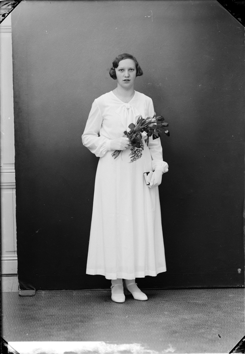 Skötsner-Edhlund, Ateljéporträtt - Rut Jansson från Forsmark, Uppland 1935