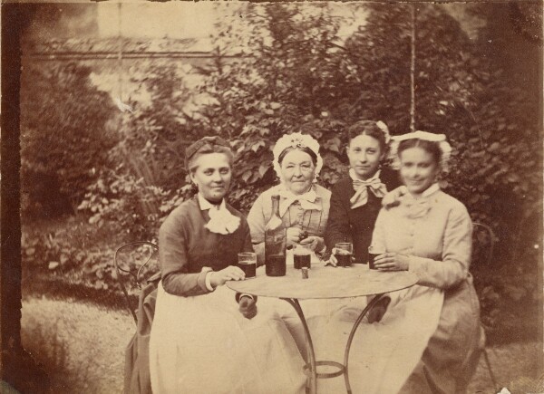 Unknown, [Women drinking wine]