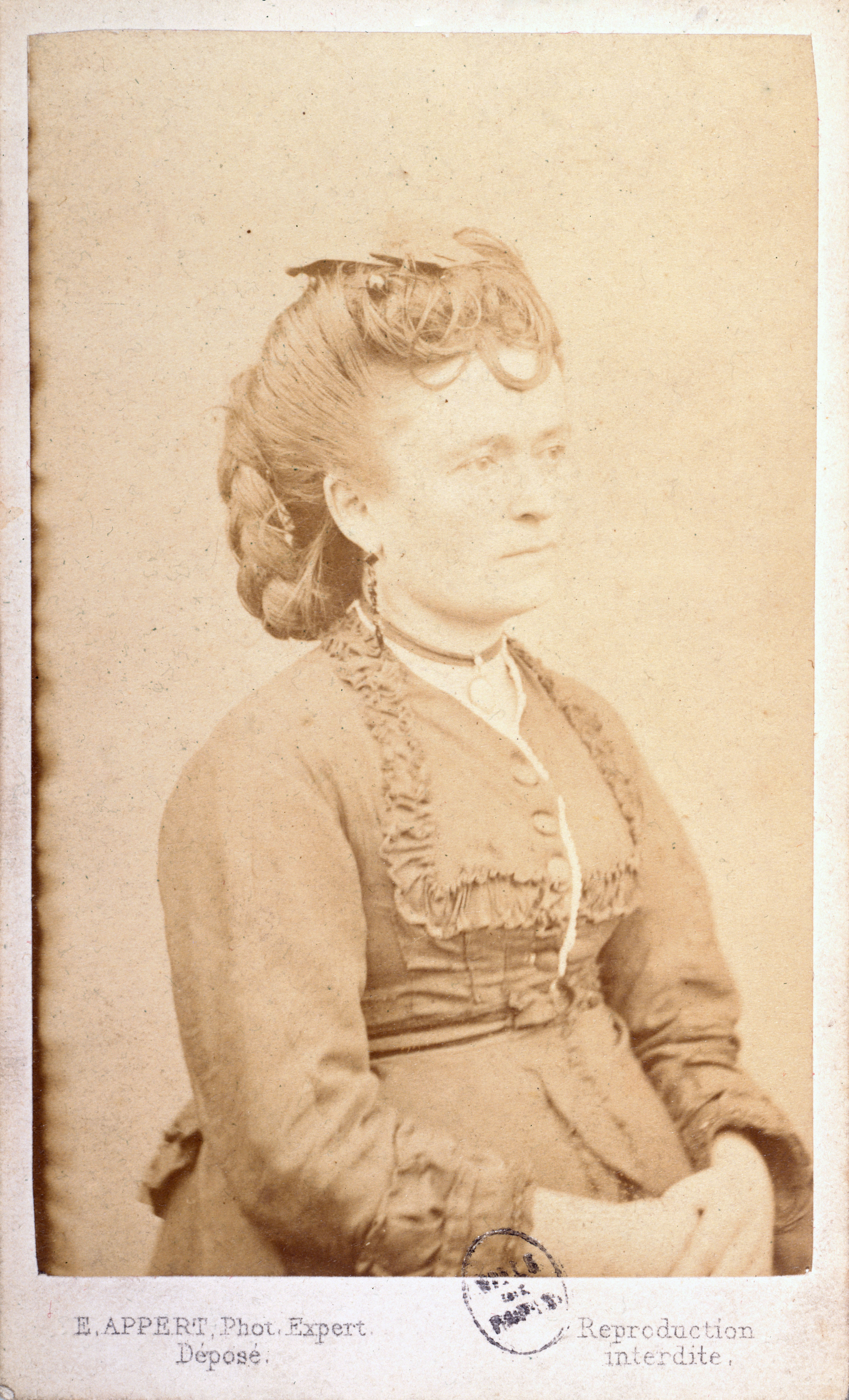 Ernest Charles Appert, Portrait de Morel Eugénie, pris à la prison des Chantiers à Versailles. Commune de Paris, 1871.