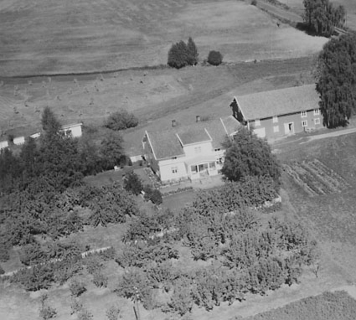 Widerøes Flyveselskap A/S, MÆLUM GÅRD, FLYFOTO