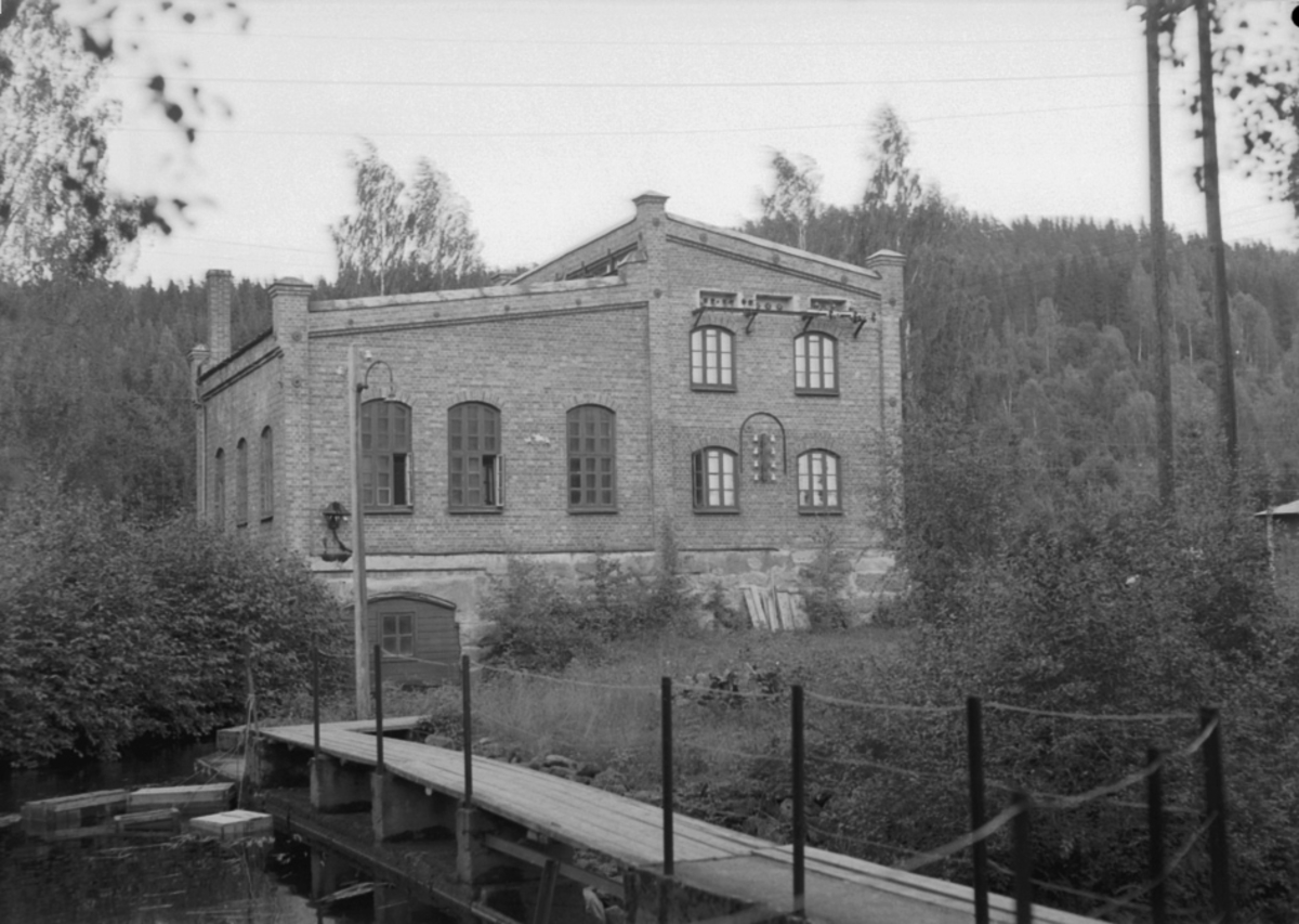 Anno Domkirkeodden, EKSTERIØR: FOSSELVA KRAFTSTASJON, VALLSET