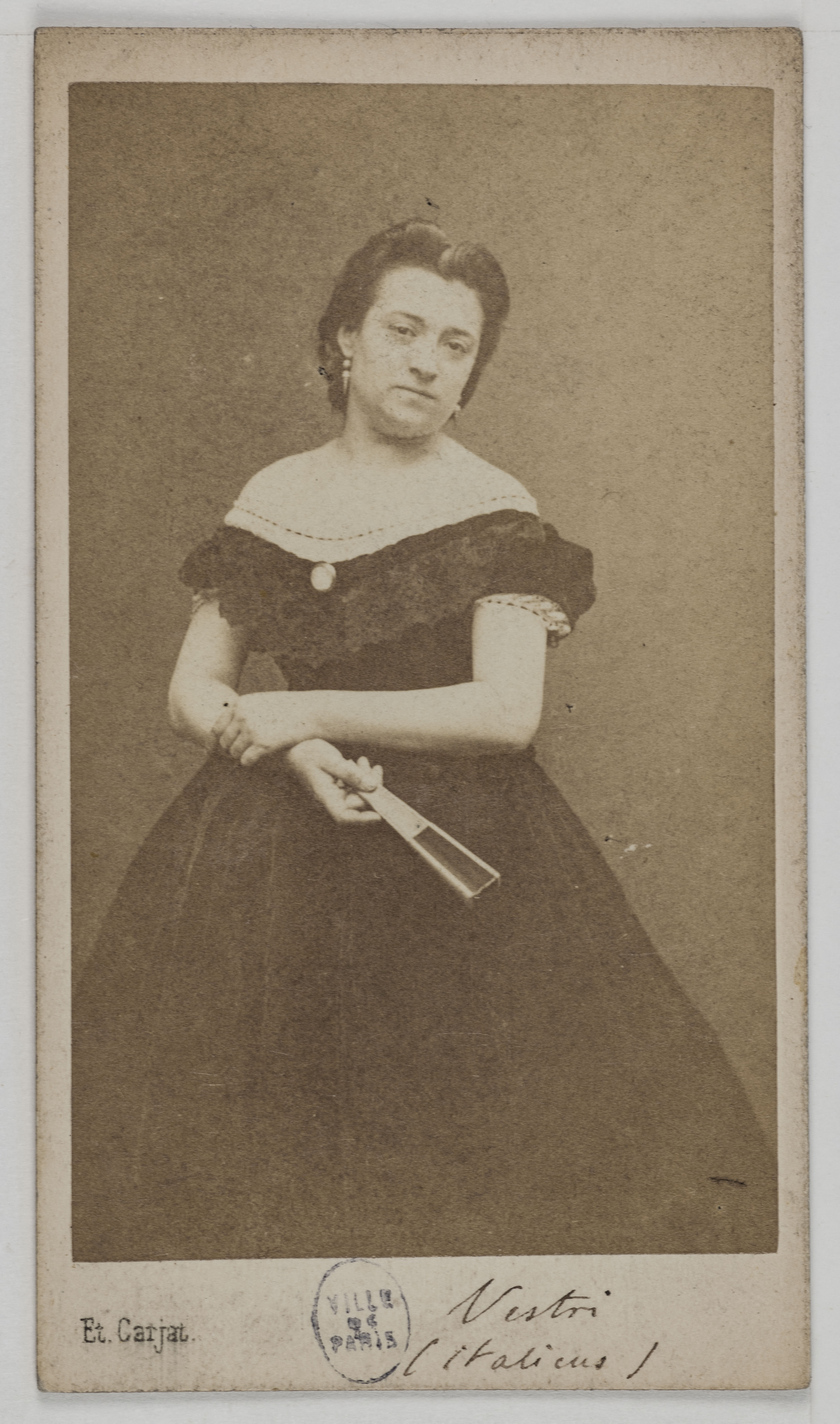 Carjat & Cie, Portrait de B. Vestri, actrice au Théâtre des Italiens.