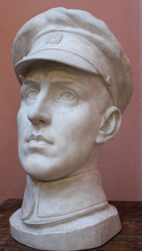 Amandus Heinrich (author) Adamson, Bust