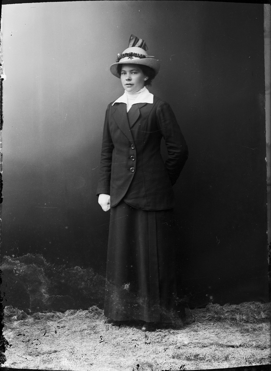 Skötsner-Edhlund, Ateljé Portrait - Woman, Östhammar, Uppland