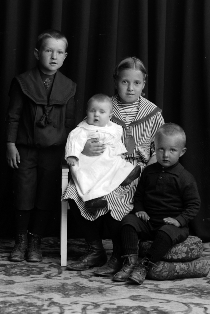 Christian Grundseth, HJERKIN FRU, GR: 4, FAMILIE, MOR+BARN, 16211.
