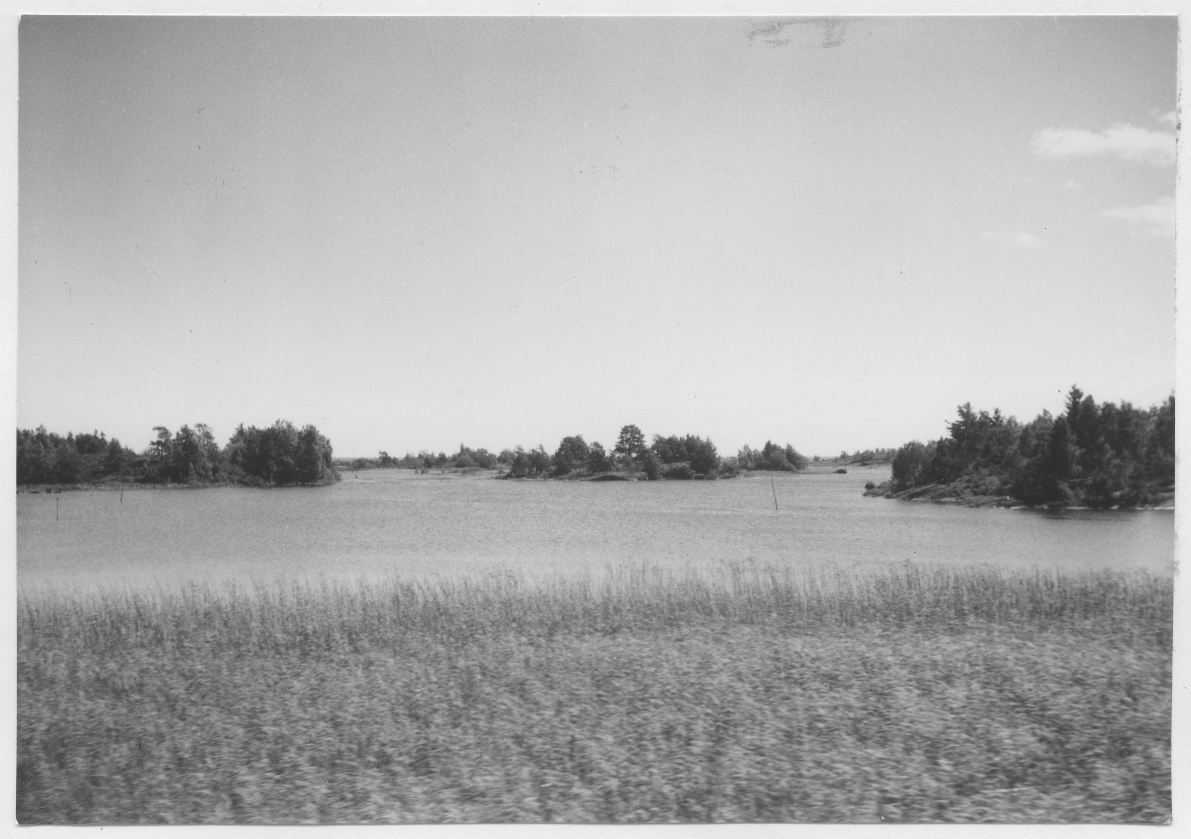Mårten Sjöbeck, Köpmannebro, vänerstrand fotograferad från tåget