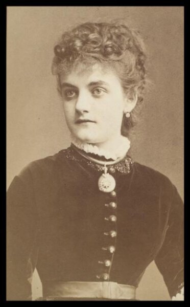 London Stereoscopic and Photographic Company, Guy Little Theatrical Photograph