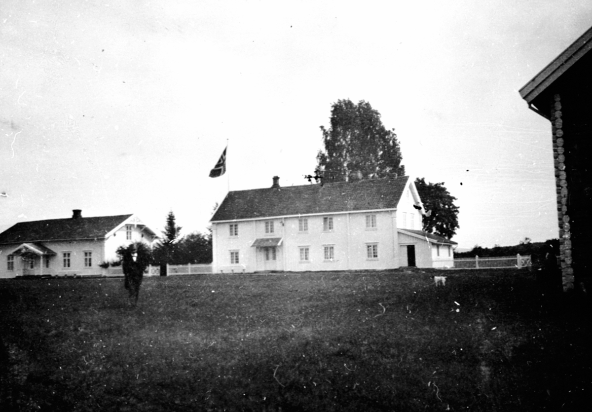 Anno Domkirkeodden, Familiegården Nedre Løken, Heradsbygd, Elverum, doktor Karl Løken sitt barndomshjem.