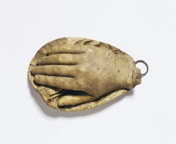 Unknown, Right hand of H.R.H Princess Alice Maud Mary, Princess of Great Britain and Ireland, Duchess of Saxony, later Grand Duchess of Hesse-Darmstdt