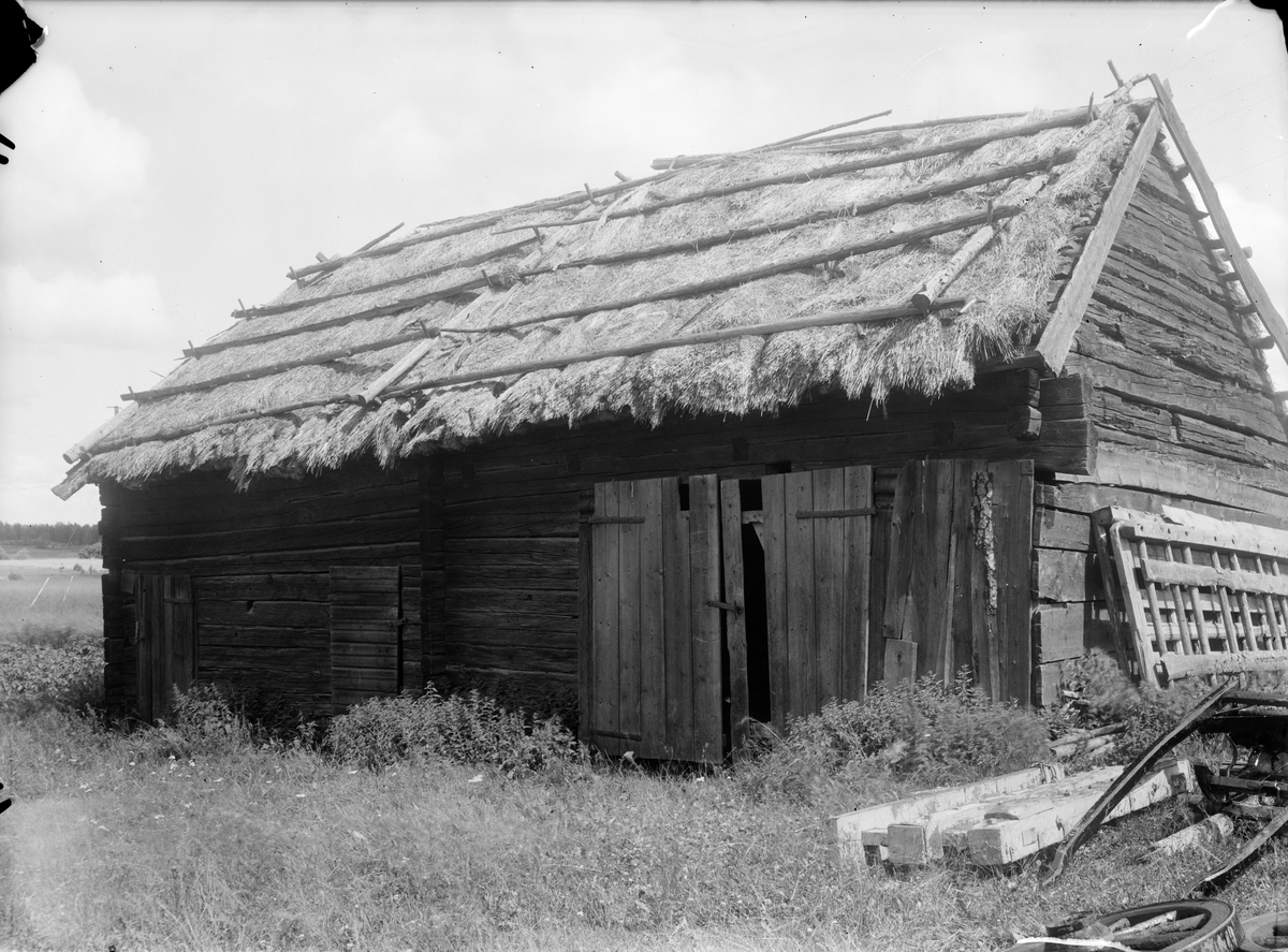 Paul Sandberg, Stall and Portlider - now at the open-air museum Disagården - in its original location, Norrby, Skuttunge parish, Uppland