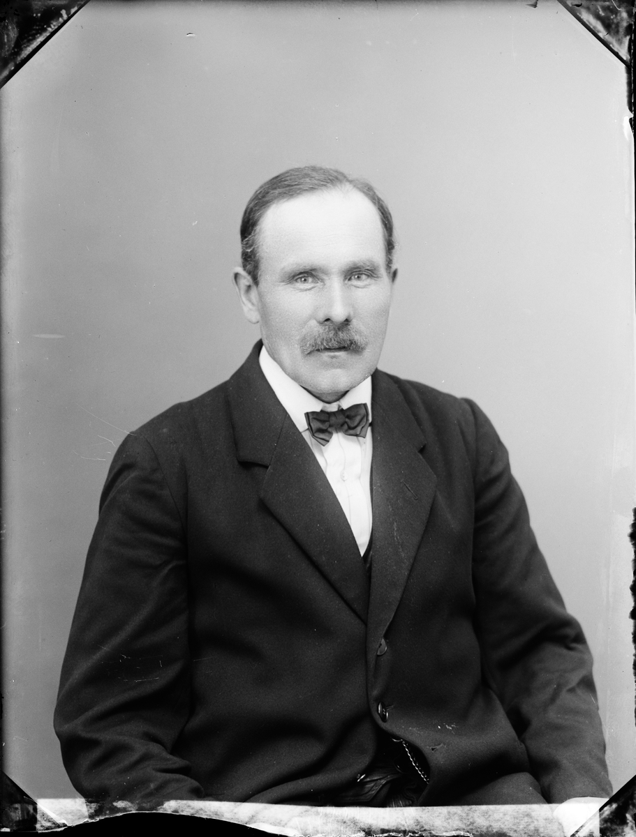 Skötsner-Edhlund, Ateljéporträtt - F. Lundmark från Haberga, Uppland