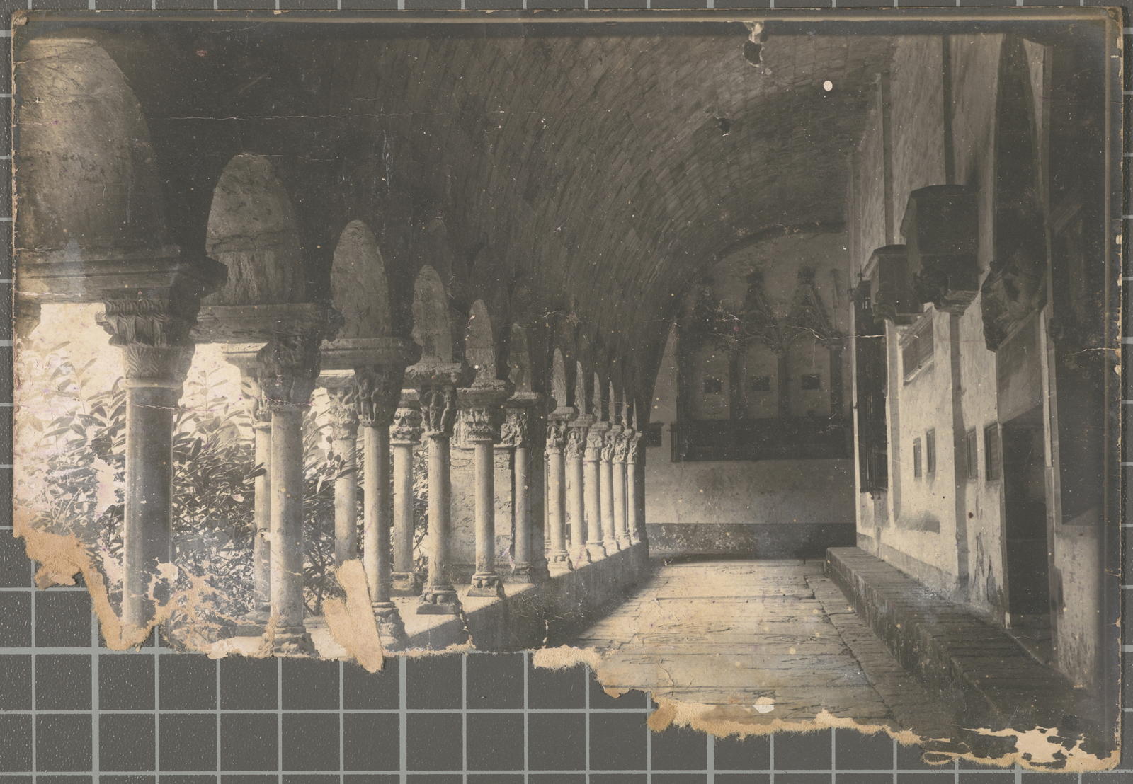 Desconegut, [Cathedral Cloister]