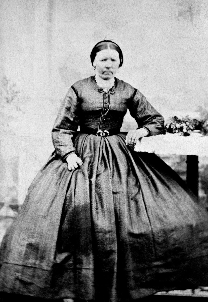 Anno Domkirkeodden, Portrett, Kristine Pedersdatter Mælum, (1829-1901), Mælum nordre, Nes, Hedmark.