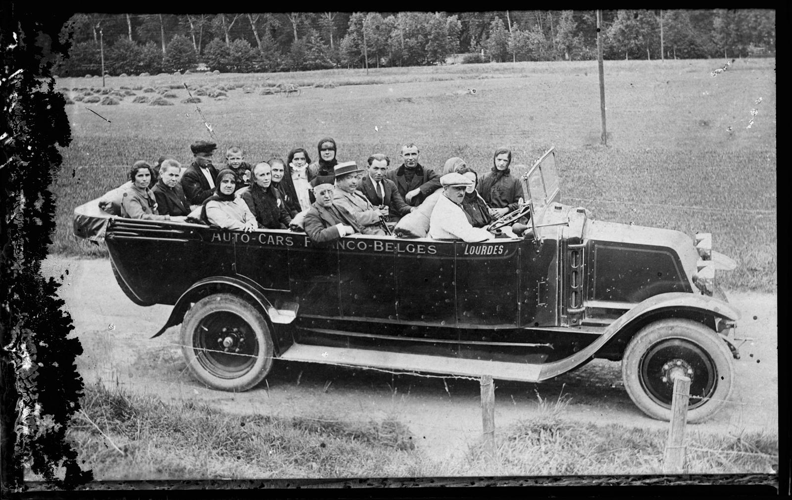 Desconegut, [Autocar]
