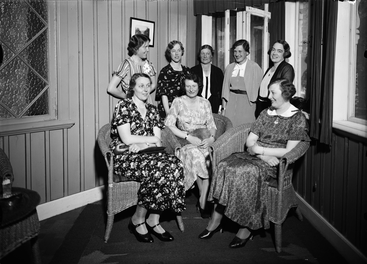 Paul Sandberg, Grupporträtt - kvinnor, Uppsala 1935
